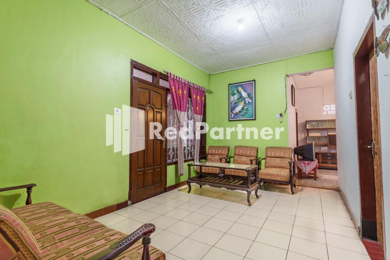 Nafisa Homestay Syariah Near Jatim Park 3 Batu Mitra Reddoorz Malang Extérieur photo